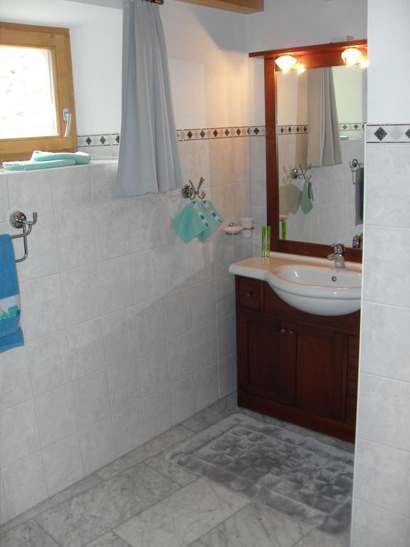 Au Creneau Gourmand Hotel Saillon Room photo